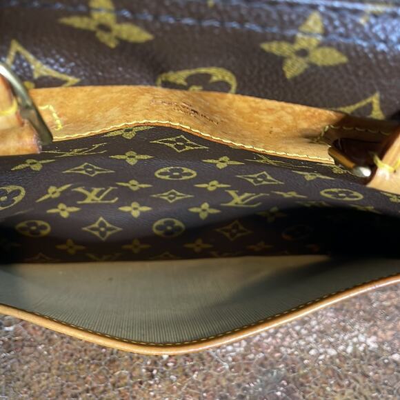 Louis Vuitton Monogram Deauville Bag - Picture 14 of 16